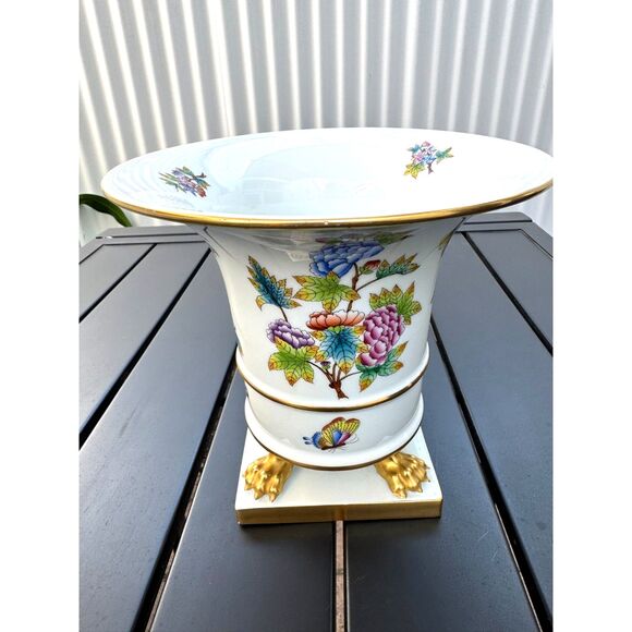 VTG Herend Queen Victoria Green Border Butterfly Claw Foot Urn Vase SZ 7.5"H - Picture 11 of 15